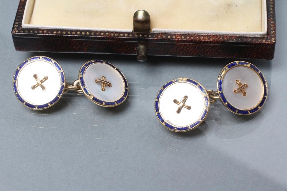 A PAIR OF CUFFLINKS Image