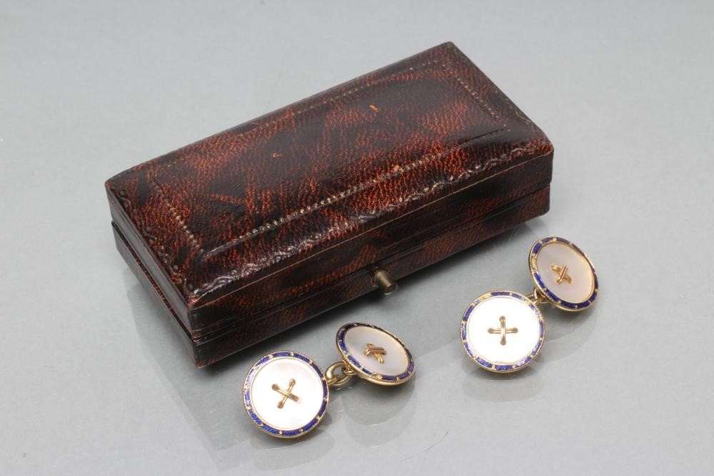 A PAIR OF CUFFLINKS Image