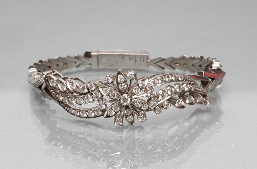 A DIAMOND BRACELET Image