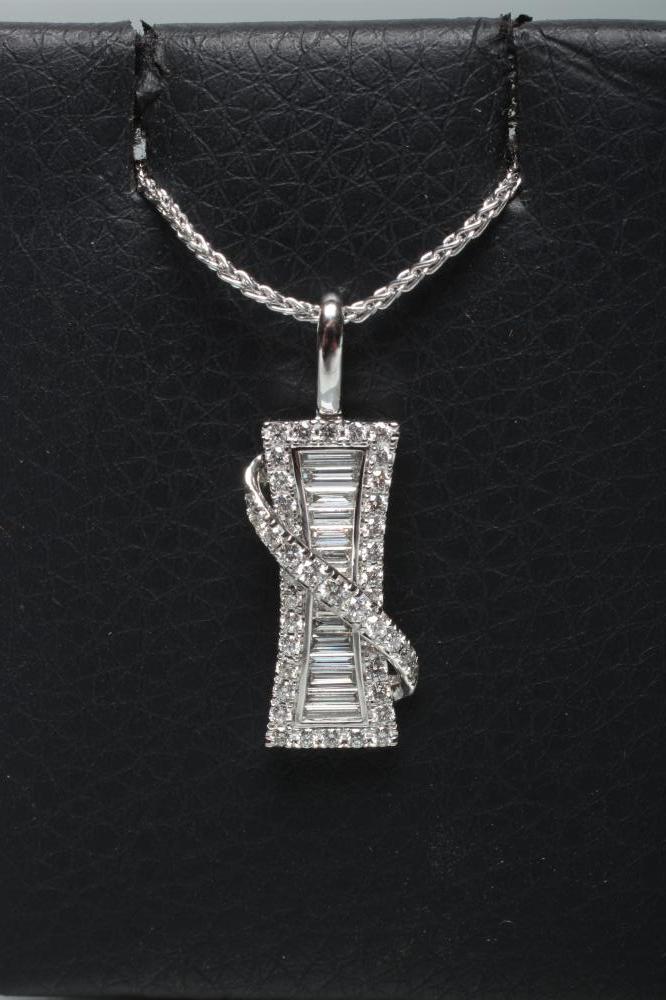 A DIAMOND PENDANT Image