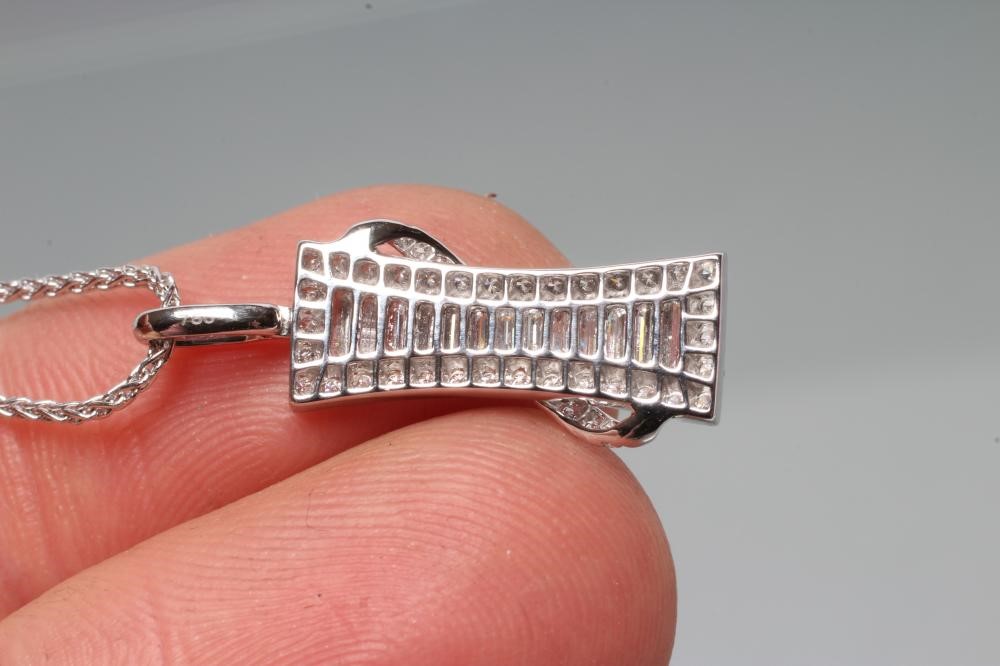 A DIAMOND PENDANT Image