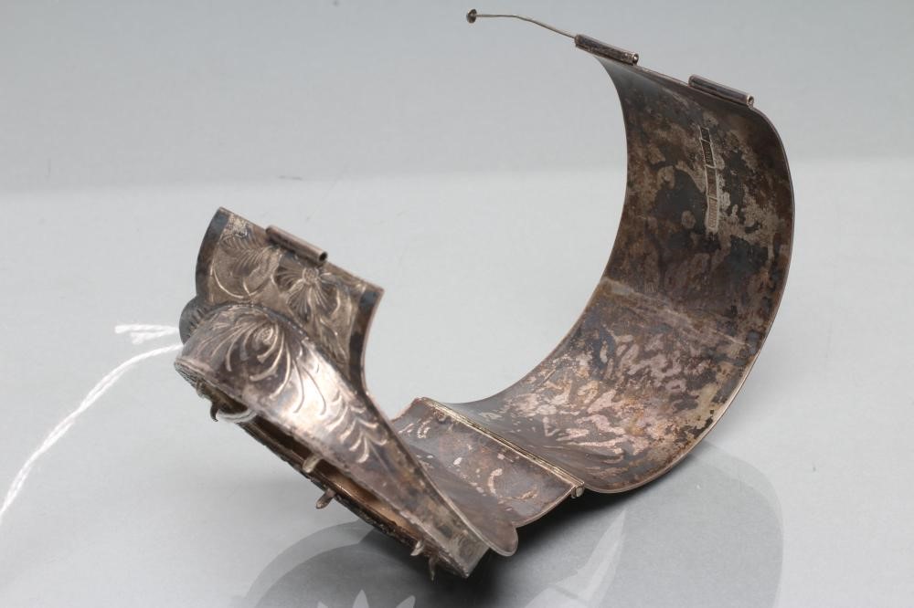 A CHINESE SILVER STIFF HINGED BANGLE Image