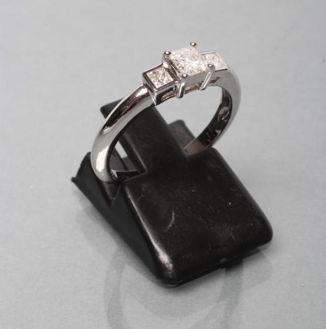 A THREE STONE DIAMOND RING Image