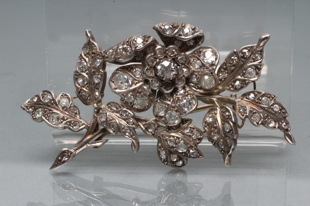 A LARGE VICTORIAN DIAMOND SPRAY BROOCH Image