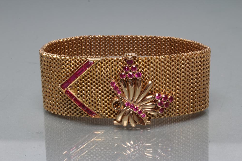 A COCKTAIL BRACELET Image