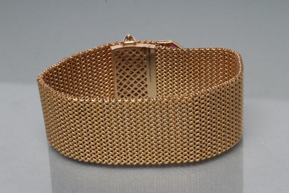 A COCKTAIL BRACELET Image