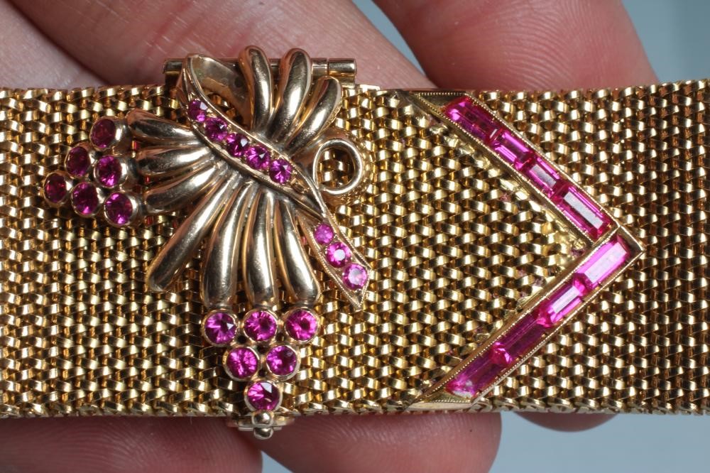 A COCKTAIL BRACELET Image