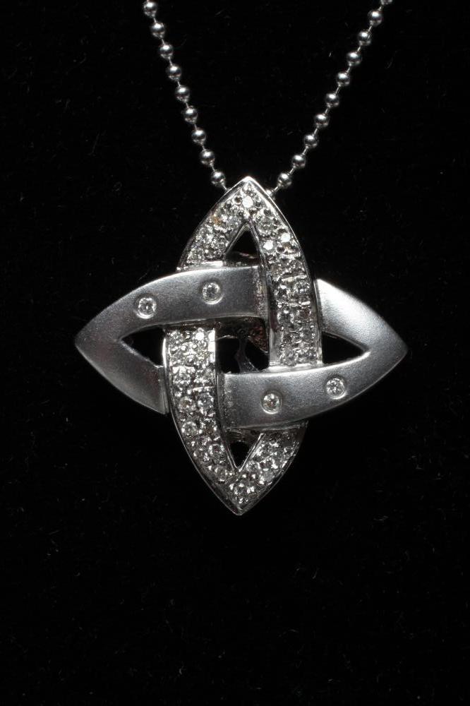 A DIAMOND PENDANT Image