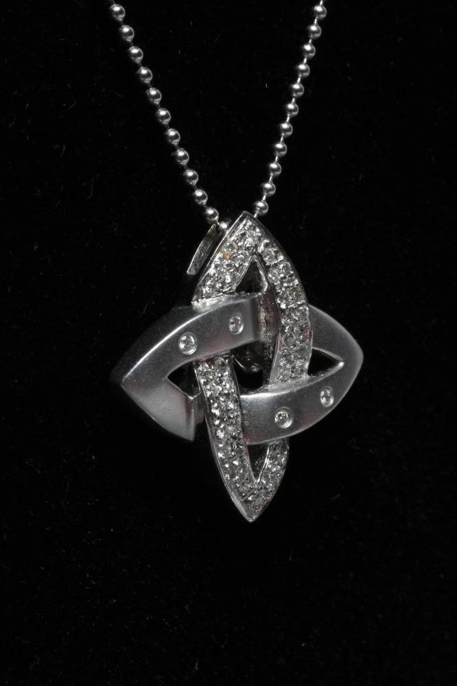 A DIAMOND PENDANT Image
