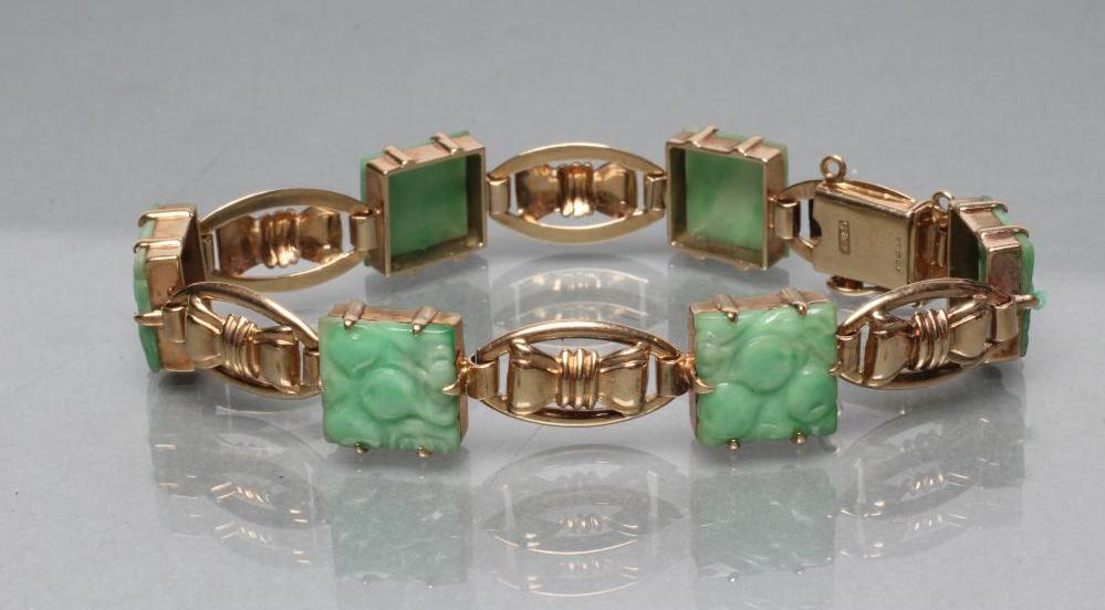 A JADE BRACELET Image