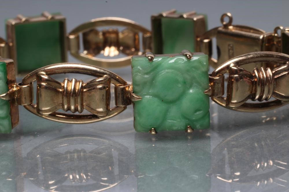 A JADE BRACELET Image