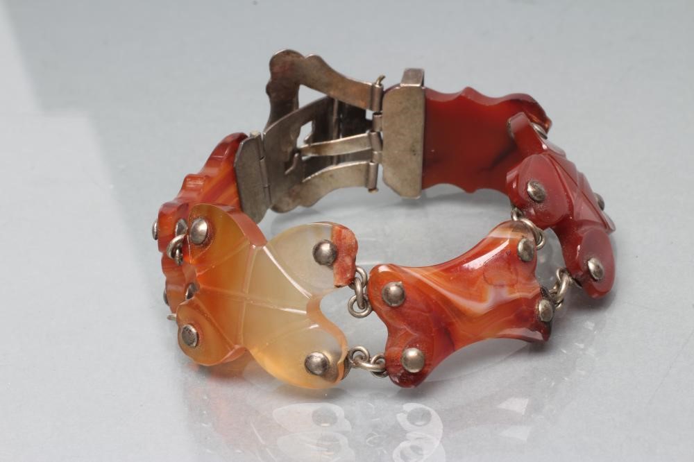 A VICTORIAN SCOTTISH STRAP BRACELET Image