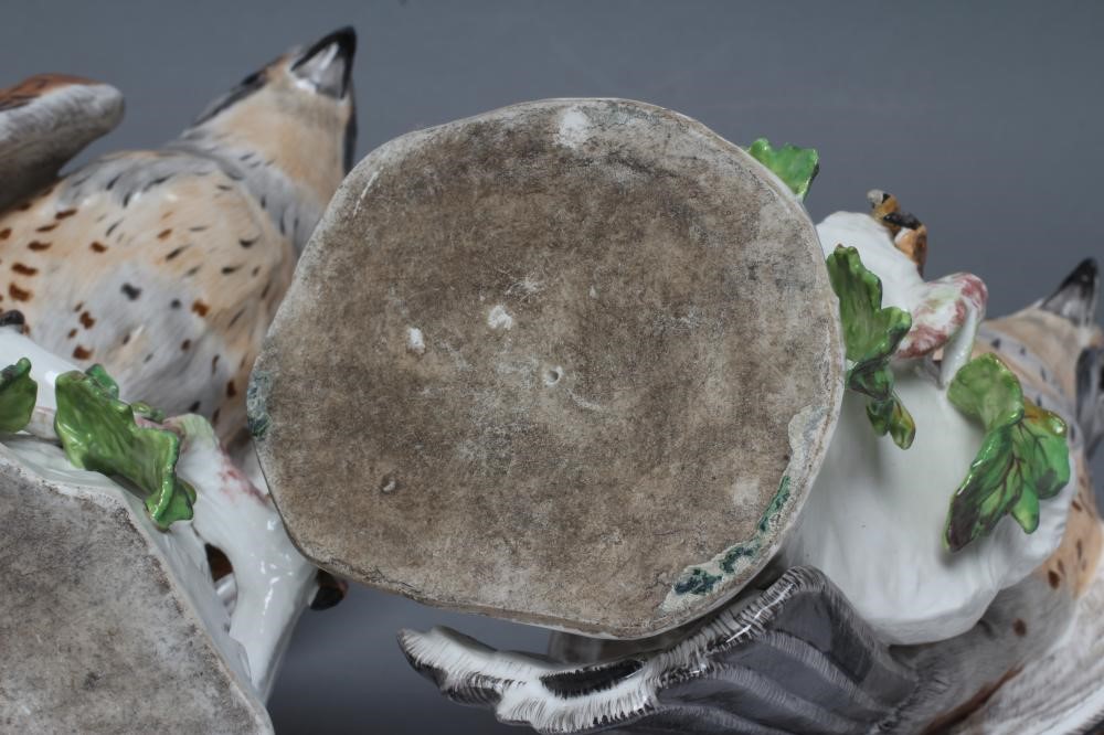 A PAIR OF SAMSON PORCELAIN KESTRELS Image