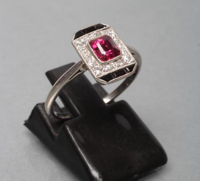 AN ART DECO PLAQUE RING Image