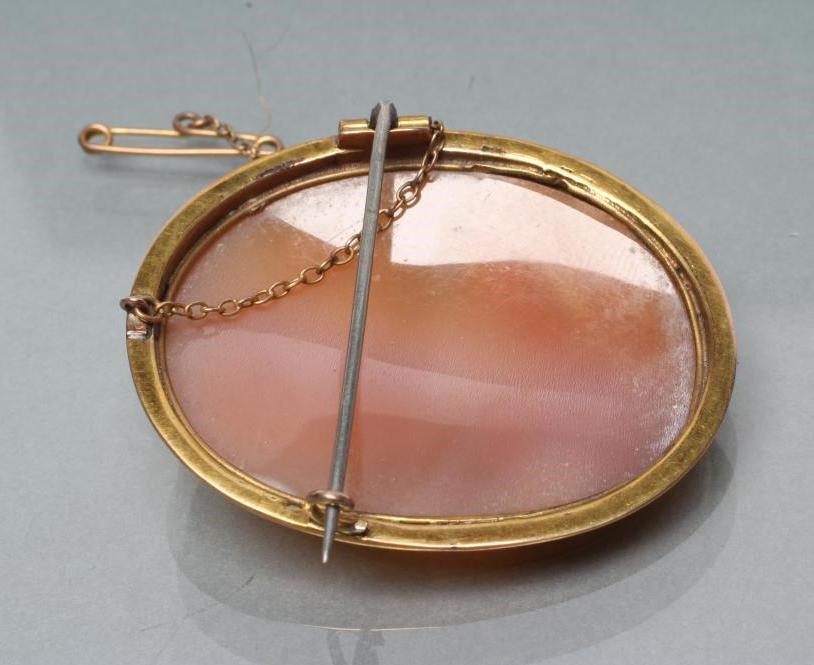 A VICTORIAN CAMEO BROOCH Image