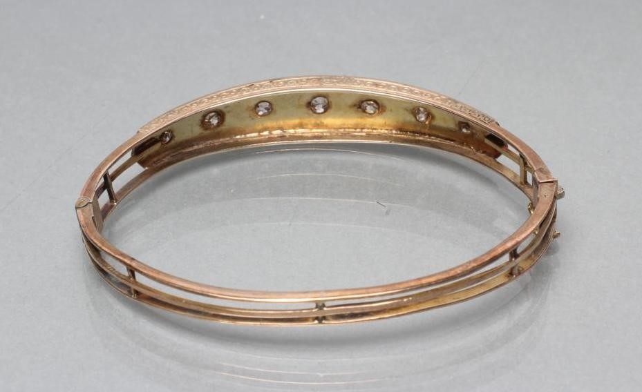 AN EDWARDIAN STIFF HINGED BANGLE Image