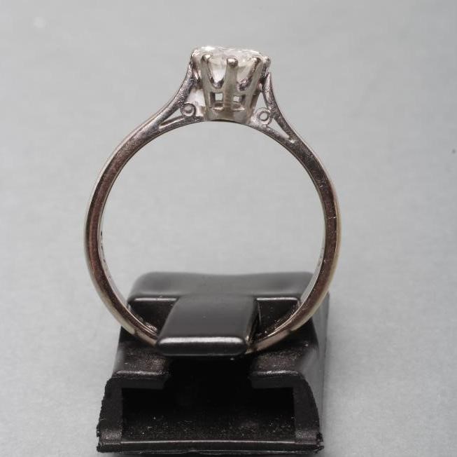 A SOLITAIRE DIAMOND RING Image