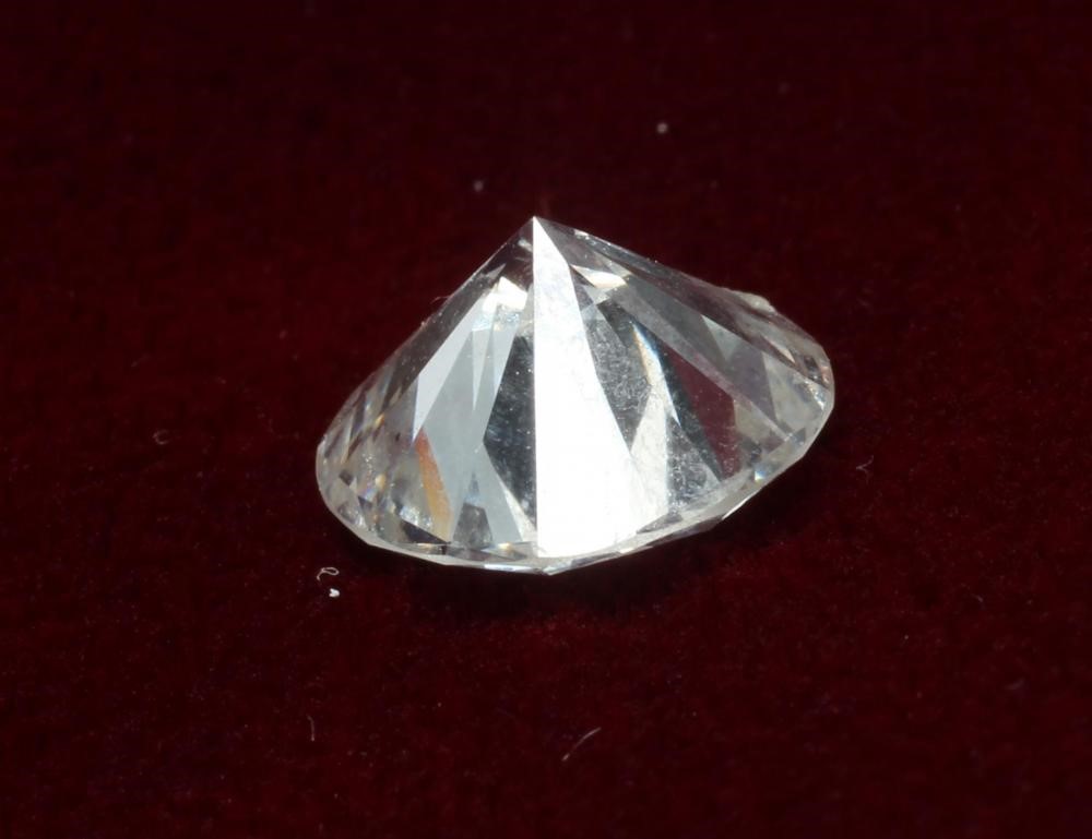 A BRILLIANT CUT DIAMOND of approximately 1.95cts Image