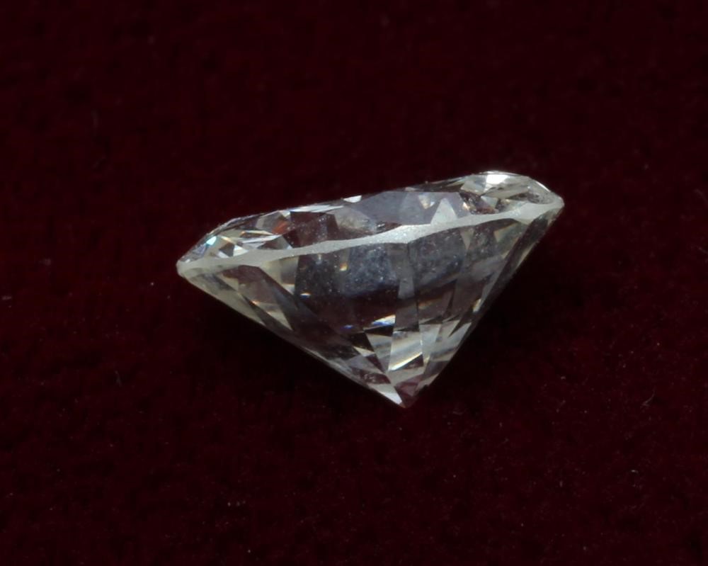 A BRILLIANT CUT DIAMOND of approximately 1.74cts Image