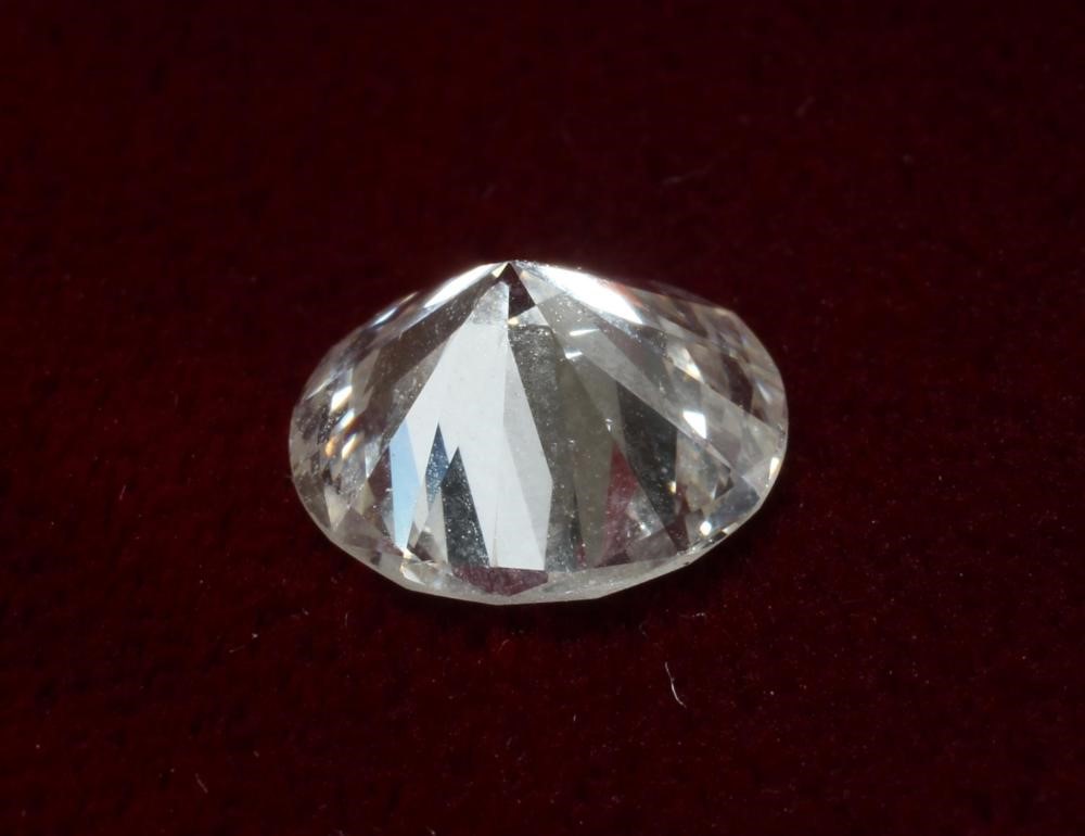 A BRILLIANT CUT DIAMOND of approximately 2.30cts Image