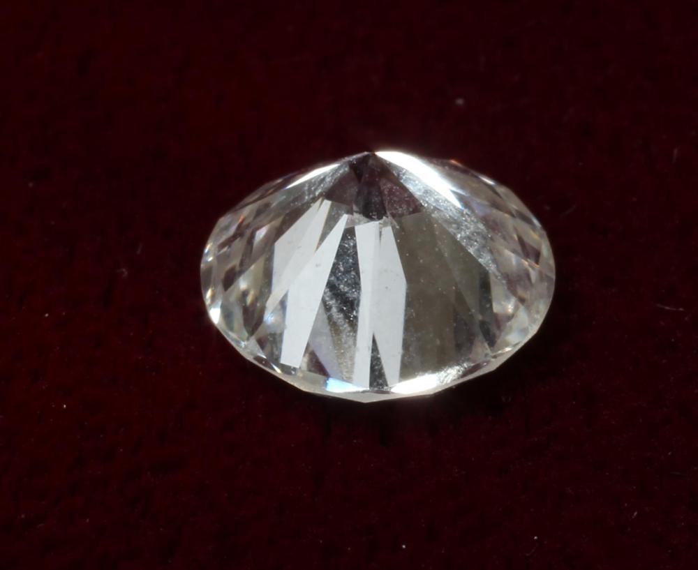A BRILLIANT CUT DIAMOND of approximately 1.75cts Image