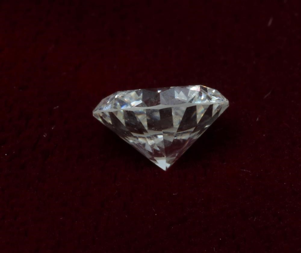 A BRILLIANT CUT DIAMOND of approximately 1.75cts Image