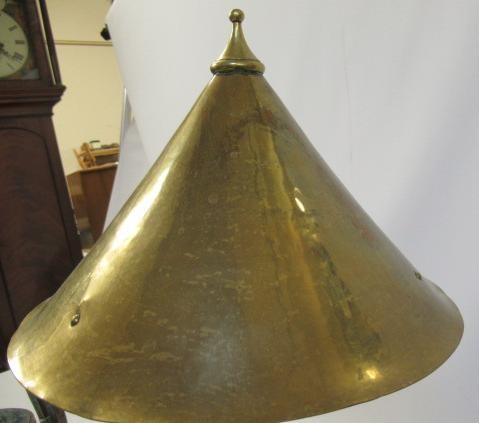 AN ARTS AND CRAFTS STYLE BRASS TABLE LAMP Image