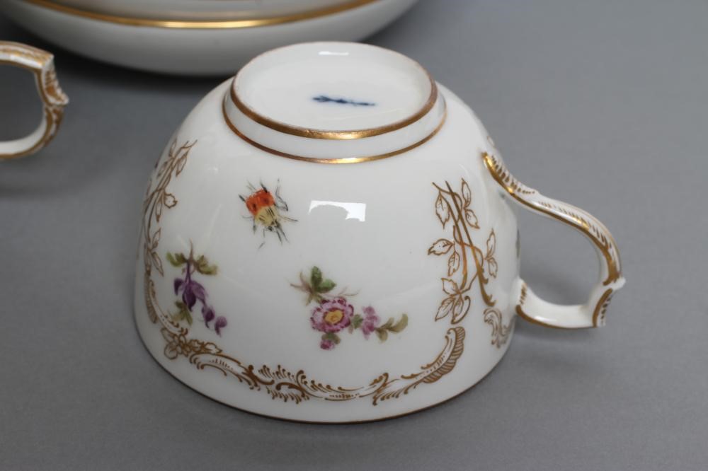 A KPM BERLIN PORCELAIN PART TEA SERVICE Image
