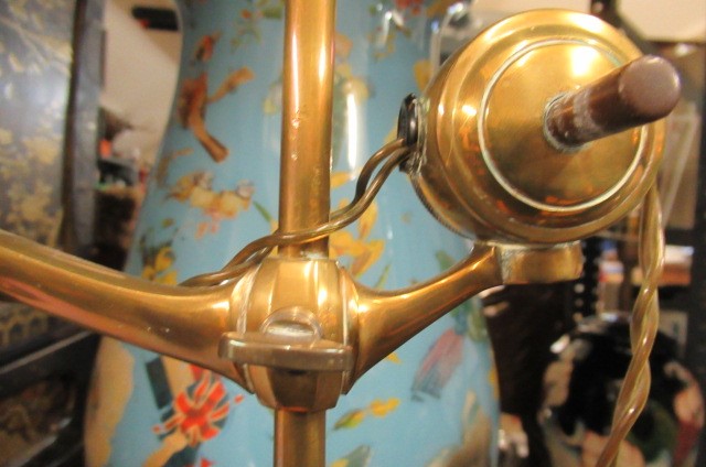 A BRASS DESK LAMP Image