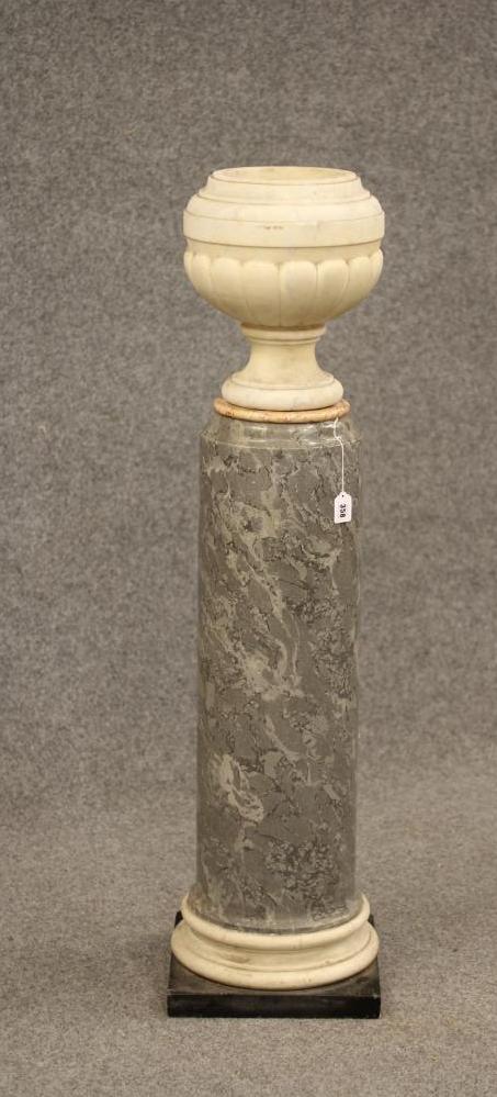 A WHITE MARBLE URN Image