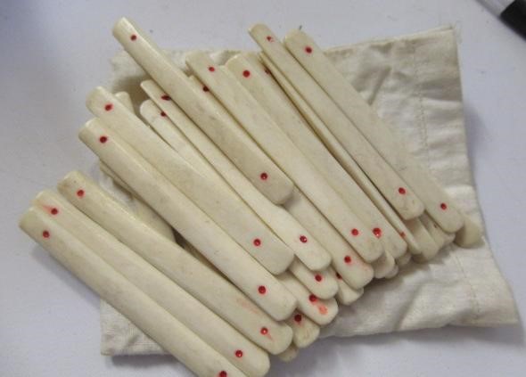 A CHINESE BONE AND BAMBOO MAH-JONG SET Image