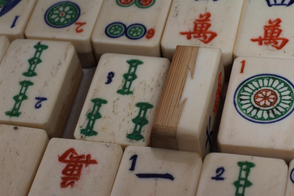 A CHINESE BONE AND BAMBOO MAH-JONG SET Image