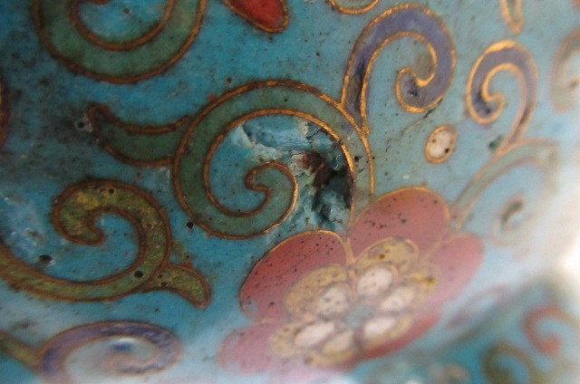A CHINESE CLOISONNE ENAMEL TRIPOD CENSER AND COVER Image