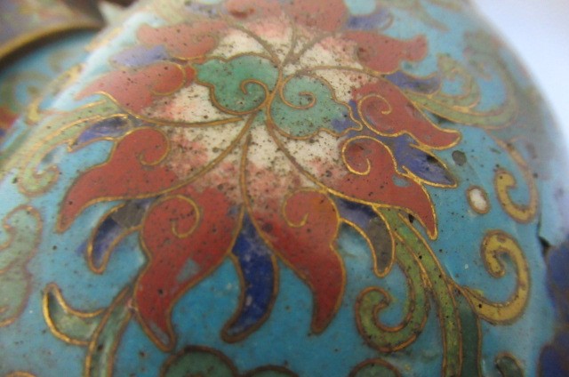 A CHINESE CLOISONNE ENAMEL TRIPOD CENSER AND COVER Image