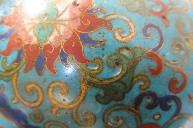 A CHINESE CLOISONNE ENAMEL TRIPOD CENSER AND COVER Image