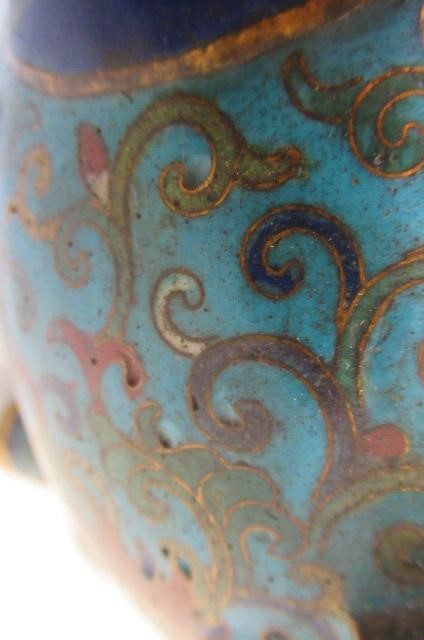 A CHINESE CLOISONNE ENAMEL TRIPOD CENSER AND COVER Image