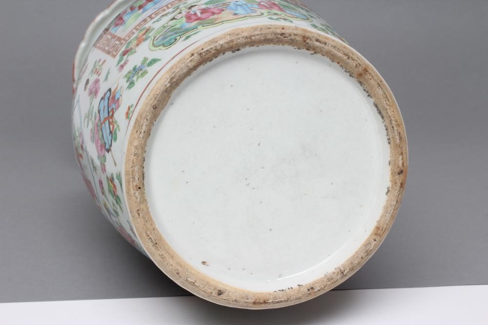A CANTONESE PORCELAIN VASE of baluster form with salamander shoulders and shi-shi handles Image