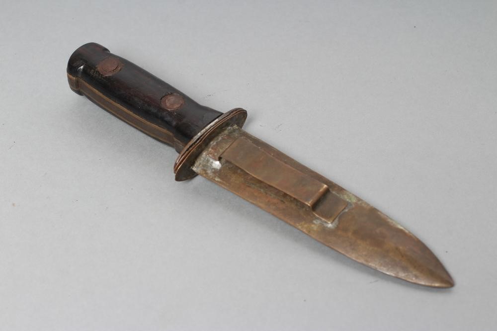 A BRITISH FIRST WORLD WAR TRENCH KNIFE Image