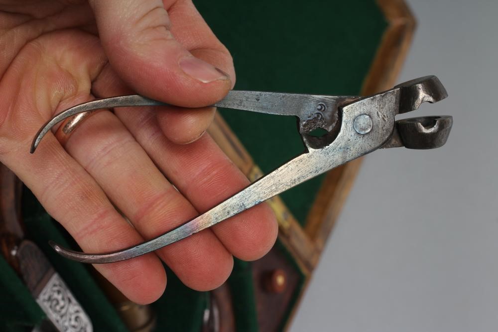 A PAIR OF FRENCH .44 CAL PERCUSSION POCKET PISTOLS Image