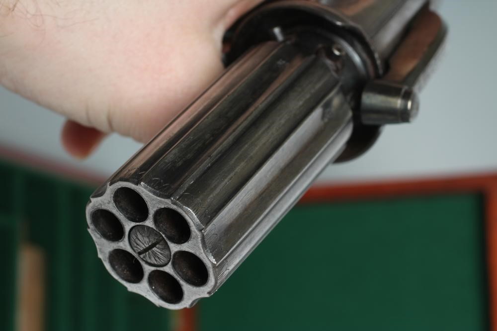 A SIX SHOT .36 CAL PERCUSSION PEPPERBOX REVOLVER Image