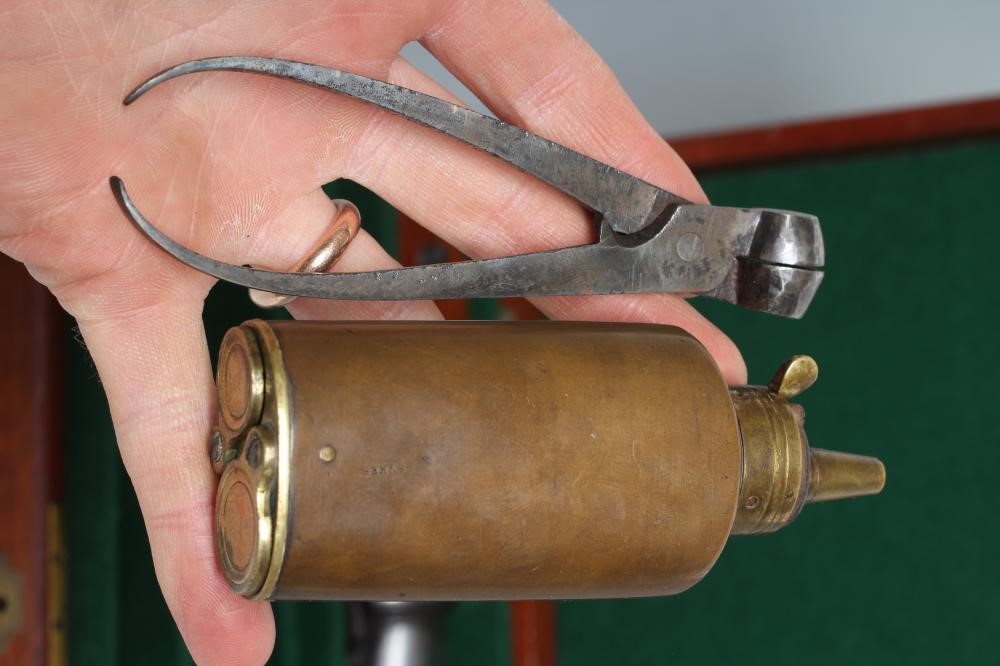 A SIX SHOT .36 CAL PERCUSSION PEPPERBOX REVOLVER Image