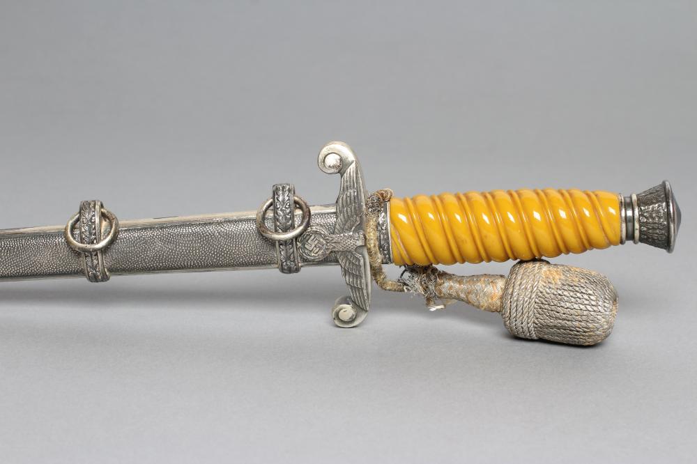 A THIRD REICH ARMY OFFICER'S DAGGER Image