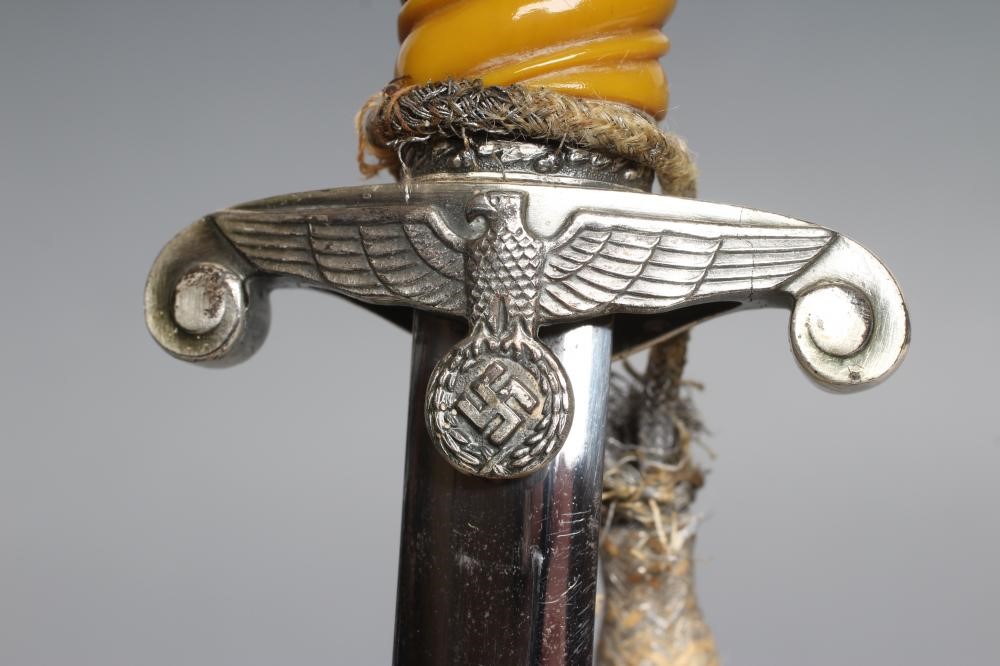 A THIRD REICH ARMY OFFICER'S DAGGER Image