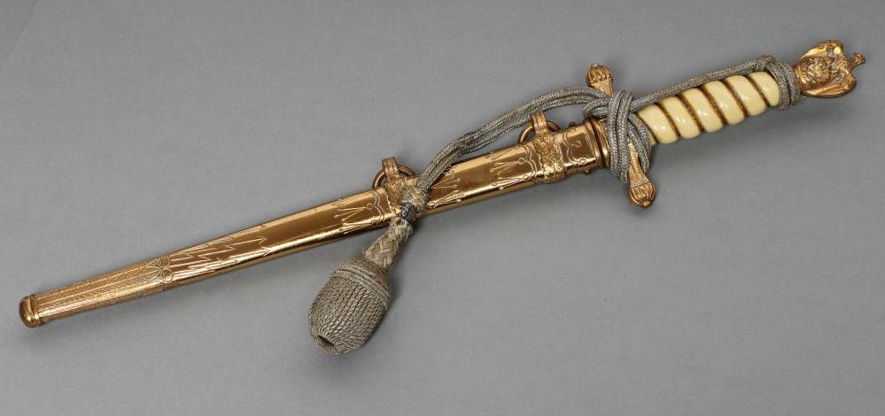 A THIRD REICH NAVAL OFFICER'S DAGGER Image