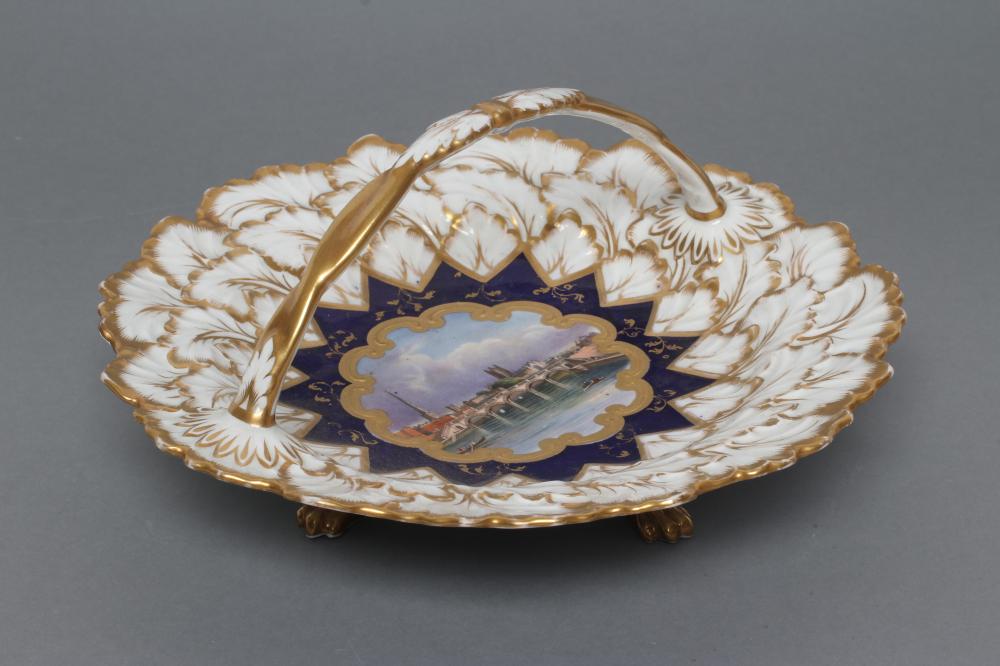 A CHAMBERLAIN & CO. WORCESTER PORCELAIN BASKET Image