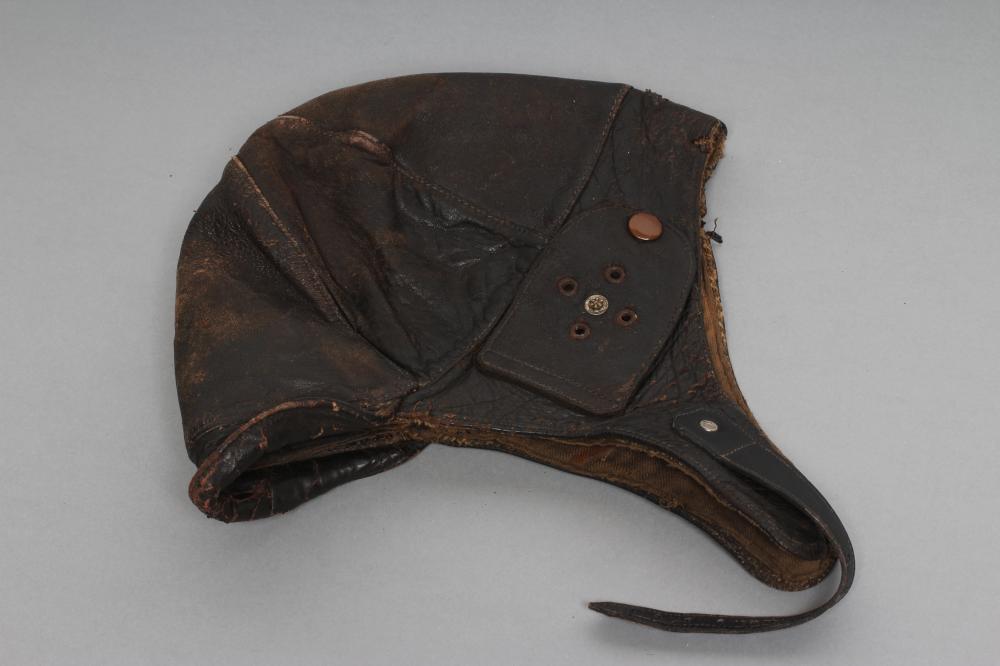 A GERMAN FIRST WORLD WAR LEATHER FLYING HELMET with small peak Image