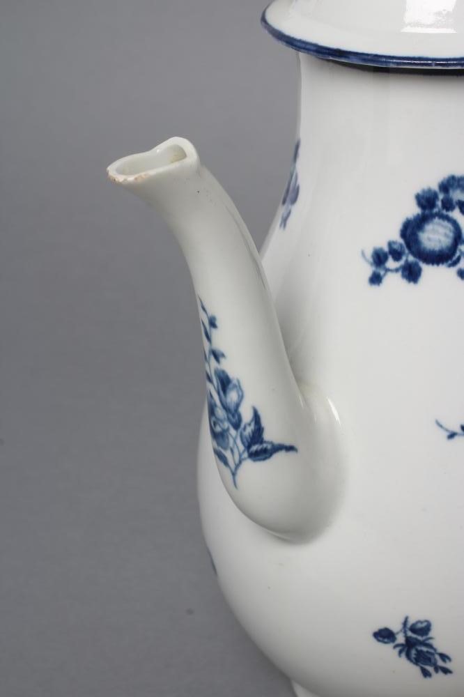 A FIRST PERIOD WORCESTER PORCELAIN FRUIT SPRIGS PATTERN COFFEE POT AND COVER Image