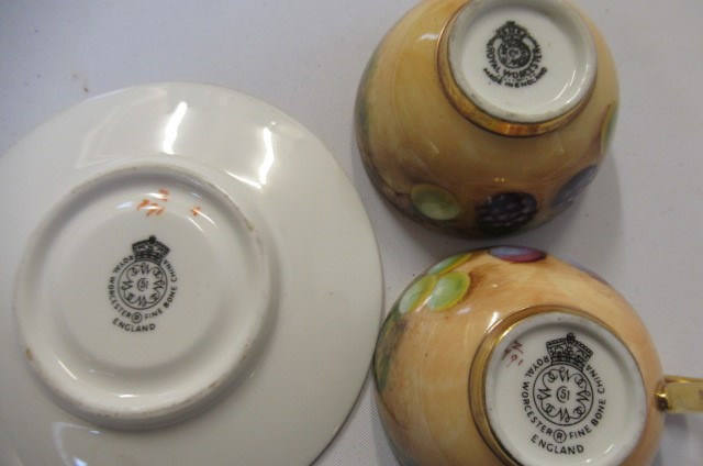 A ROYAL WORCESTER CHINA MINIATURE SOLITAIRE Image