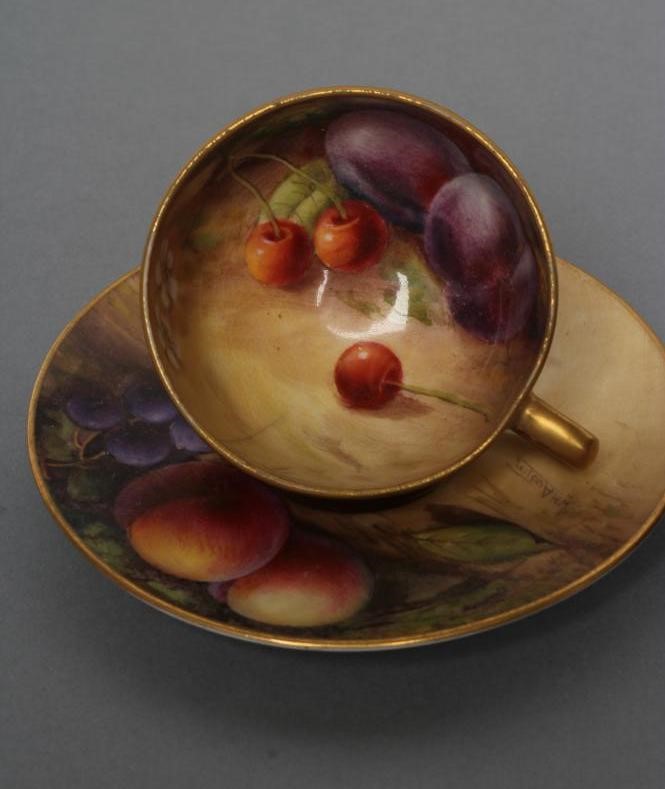 A PAIR OF ROYAL WORCESTER CHINA SMALL CABINET CUPS AND SAUCERS Image