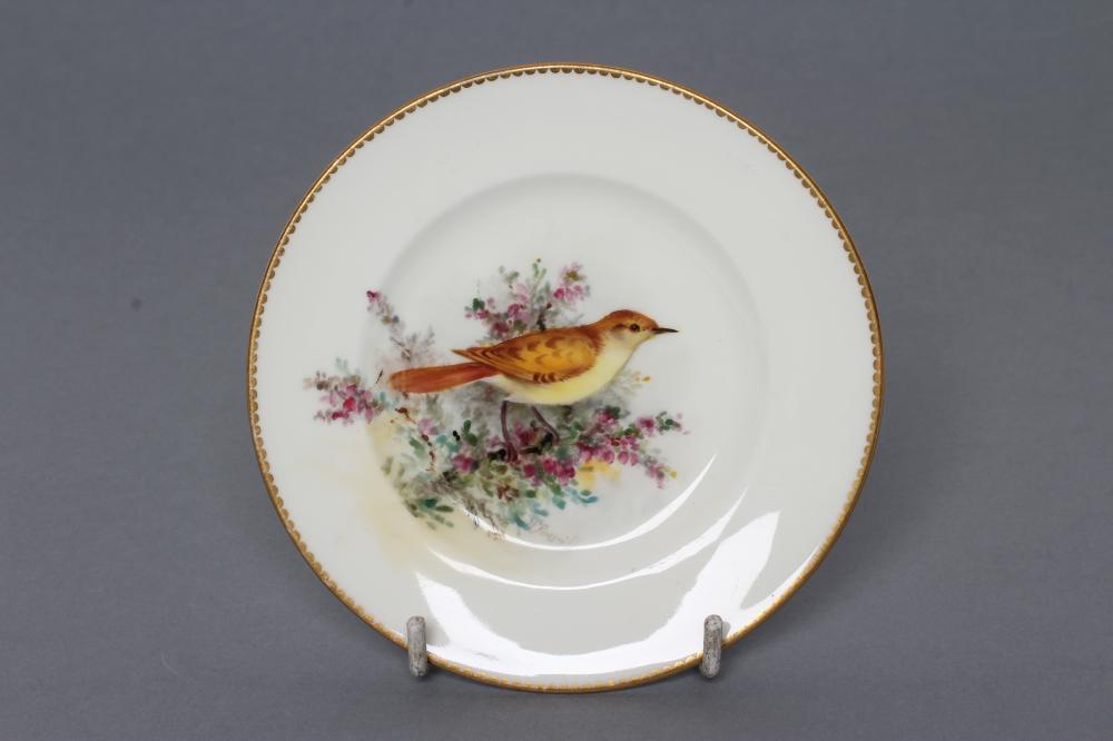 A ROYAL WORCESTER CHINA SMALL CABINET PLATE Image